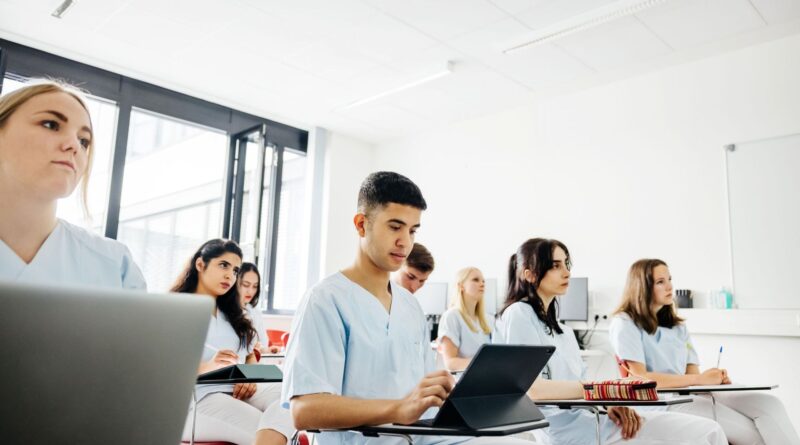 Garde des étudiants en médecine : la grève ne cesse pas