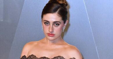 « Gen Z pout » : La tendance visage des stars remplace le duckface.