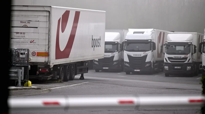 Grève chez Bpost : syndicats quittent négociations, direction demande levée blocages