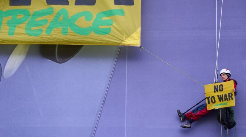 Guerre au Moyen-Orient : Greenpeace critique les « sur-profits » des pétrolières