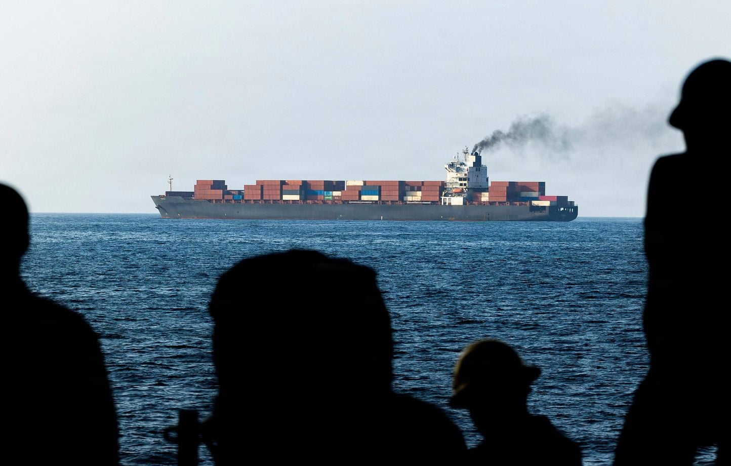 Guerre au Moyen-Orient : Trump ordonne la destruction des bateaux iraniens.