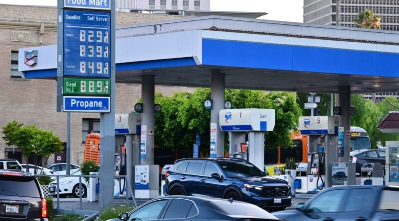 Guerre en Iran : La Maison-Blanche évoque un long blocus, pétrole à 125 dollars