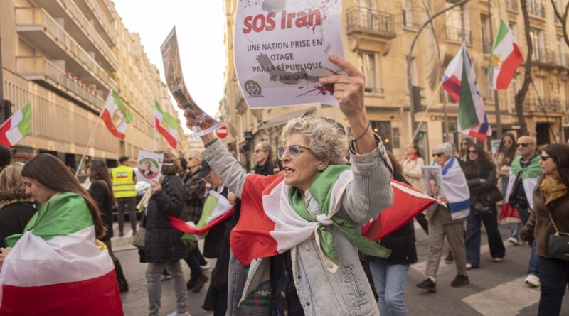 Guerre en Iran : « La peur du régime dépasse celle des bombardements »