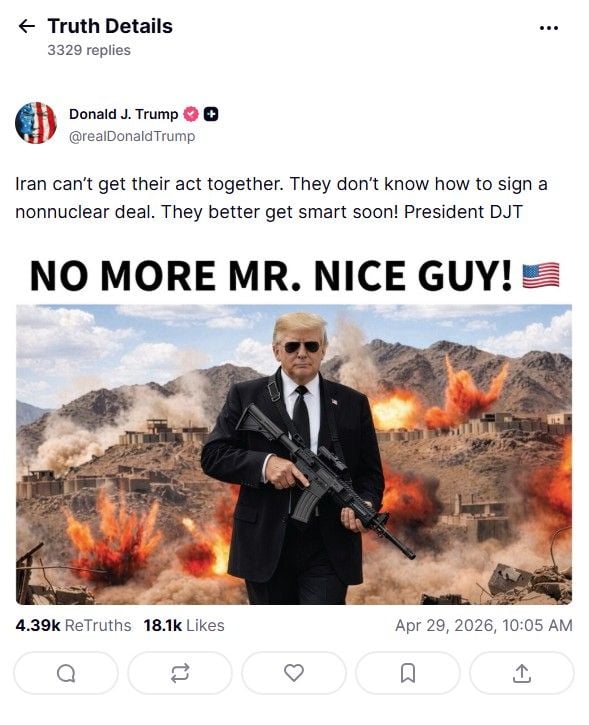 Le photo-montage du président en lunettes de soleil, costume et cravate noire, portant un fusil d'assaut au milieu d'un décor de guerre.