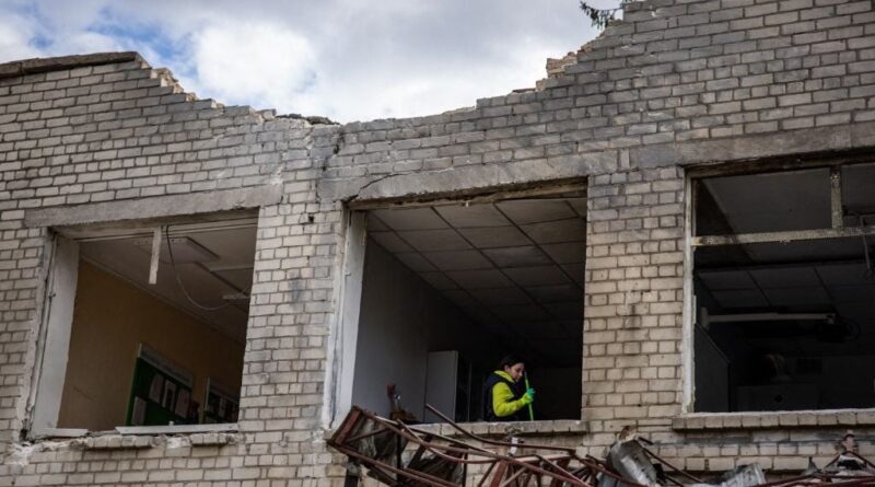 Guerre en Ukraine : Ado ukrainien tué par frappes russes, policiers suspendus à Kiev