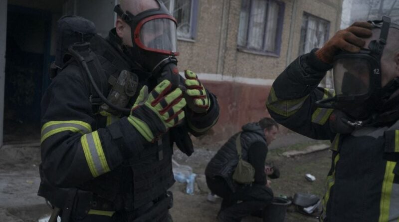 Guerre en Ukraine : Deux morts et des dizaines de blessés après frappes russes.