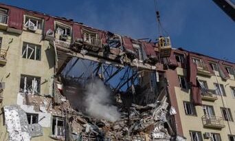 Guerre en Ukraine : Un enfant tué par une frappe russe, Kiev accusé de frapper des réservoirs de pétrole