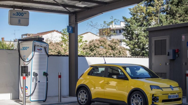 Hausse des prix des carburants : des transports plus propres à l'horizon ?