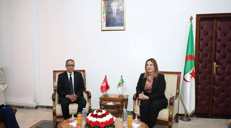 Imed Derbali rencontre Nadjiba Djilali à Alge.