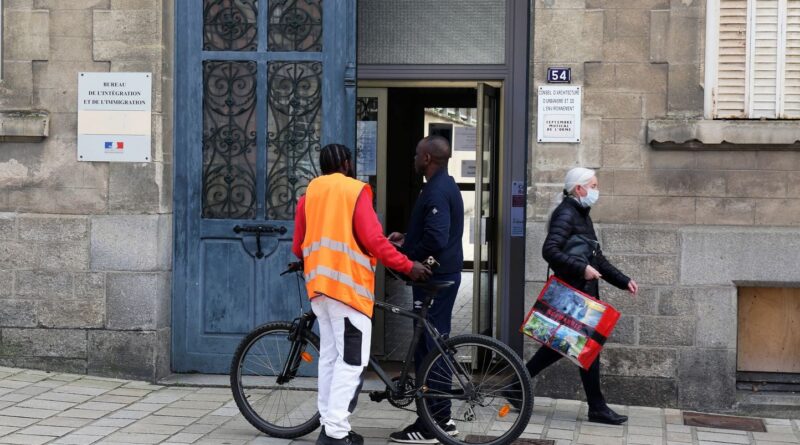 Immigration : Pourquoi le regroupement familial baisse en France depuis 1976 ?