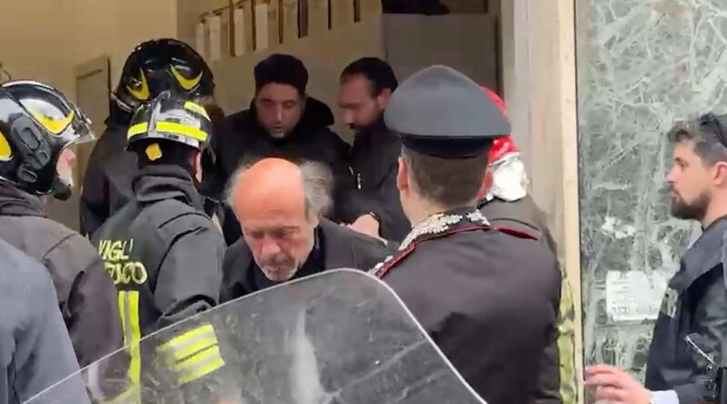 Italie : 25 otages dans un Crédit agricole à Naples