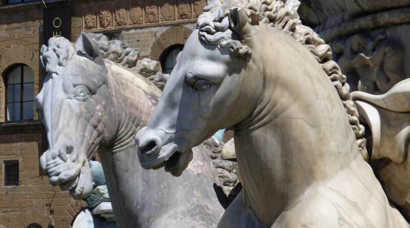 Italie : Une femme abîme une statue du XVIe siècle à Florence durant un EVJF.
