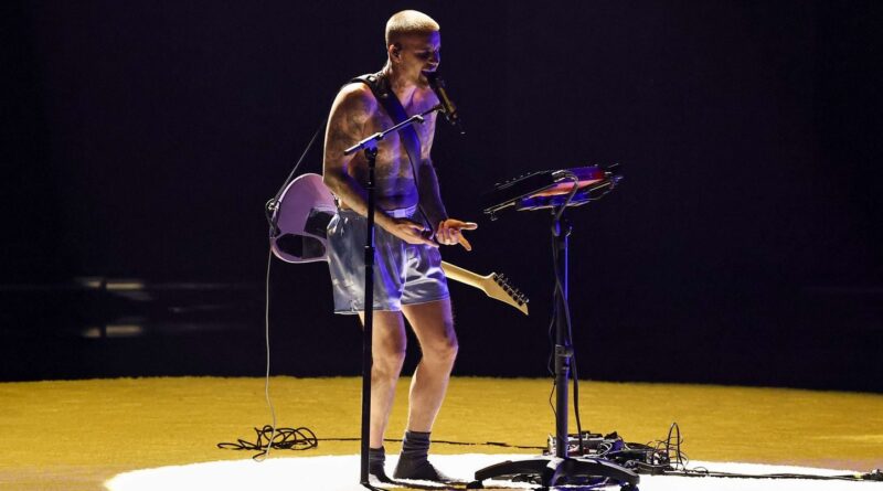 Justin Bieber se moque-t-il à Coachella avec une scénographie minimaliste ?