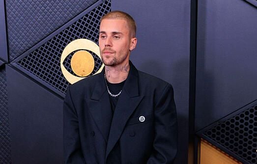 Justin Timberlake rend hommage à Justin Bieber lors d'un moment émouvant.