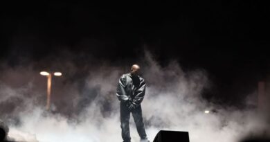 Kanye West ne réagit pas au report de son concert à Marseille.