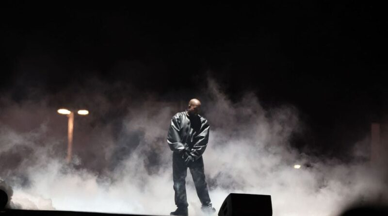 Kanye West ne réagit pas au report de son concert à Marseille.