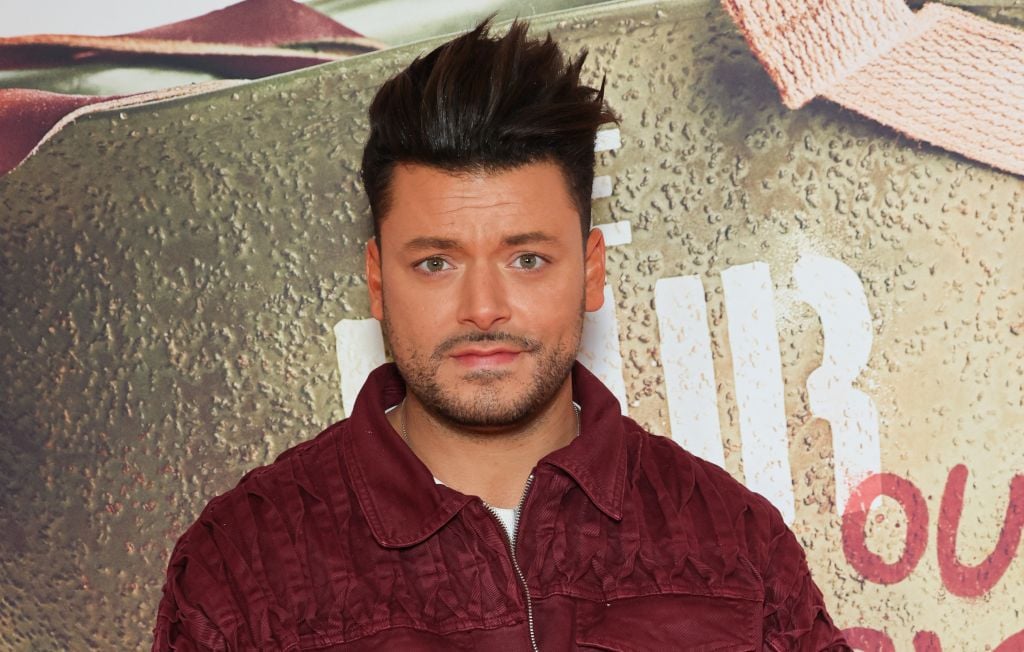 Kev Adams se souvient de son premier rencard à trois avec Iris Mittenaere