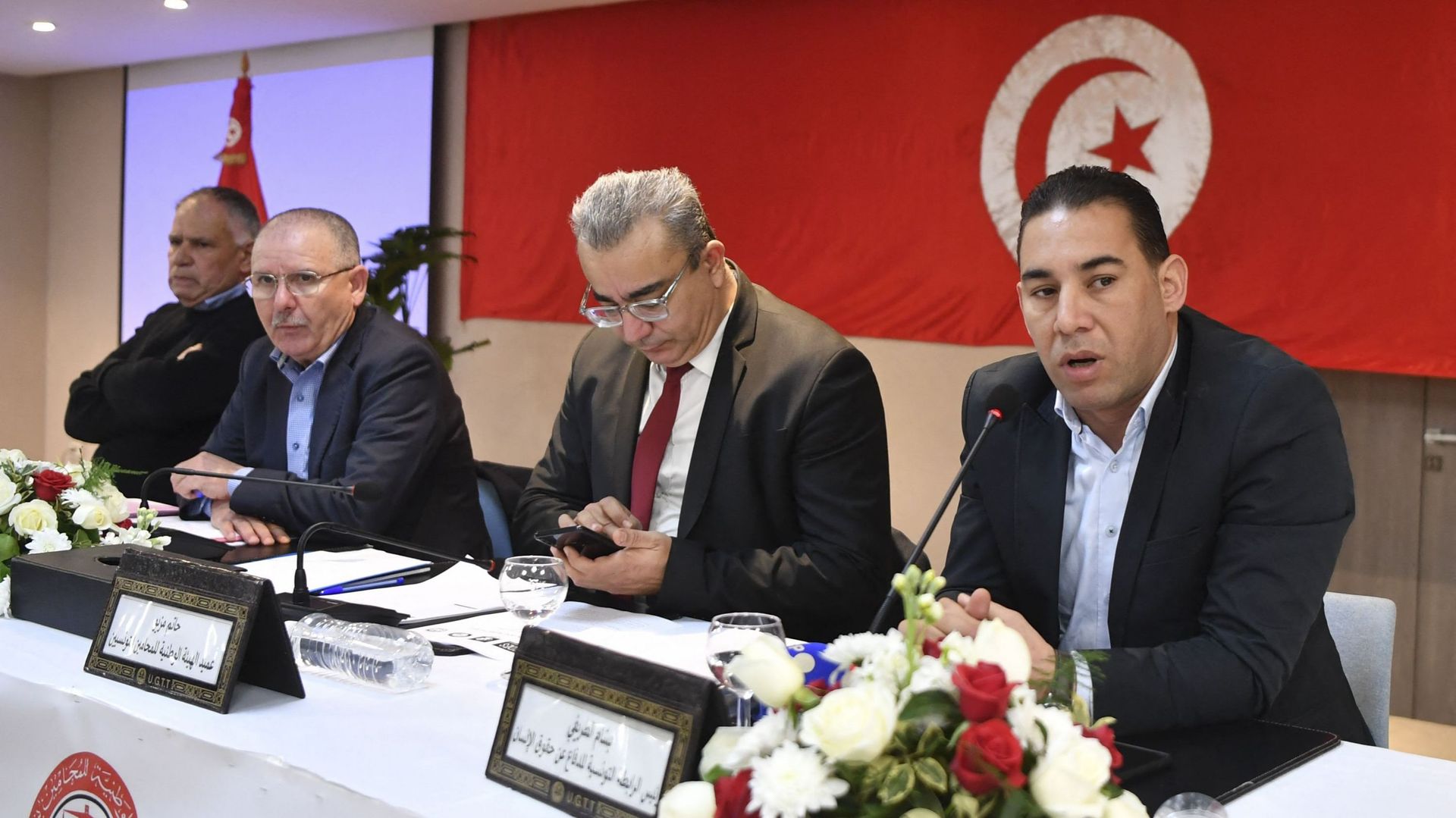 La justice tunisienne suspende une ONG lauréate du prix Nobel.