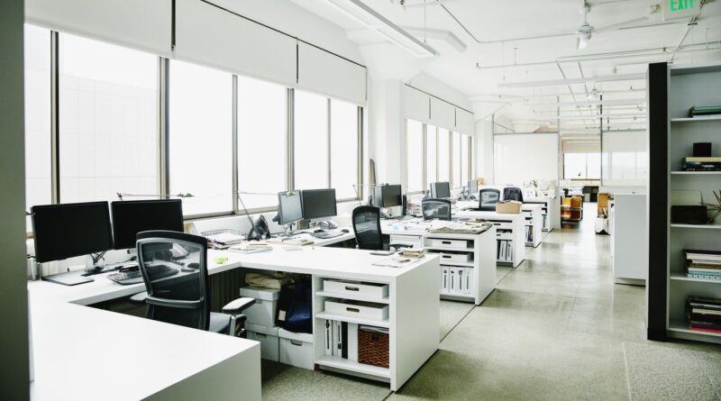 L'absentéisme baisse "significativement" en 2025, une première en 25 ans.