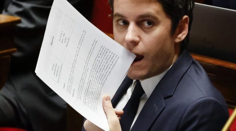 Le 1er-Mai chômé, symbole contesté par les politiques.