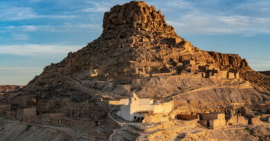 Le Géoparc Dahar ne figure pas sur la liste des géoparcs de l'UNESCO.