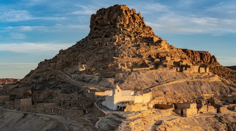 Le Géoparc Dahar ne figure pas sur la liste des géoparcs de l'UNESCO.