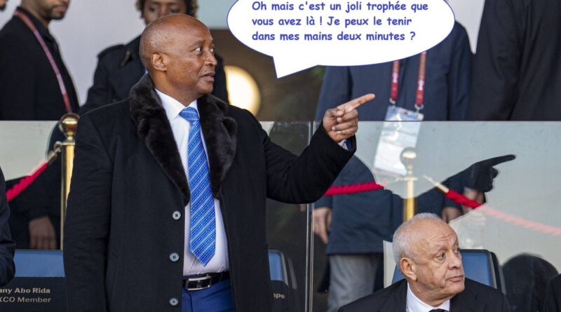 Le président de la CAF à Dakar après le retrait du titre au Sénégal.