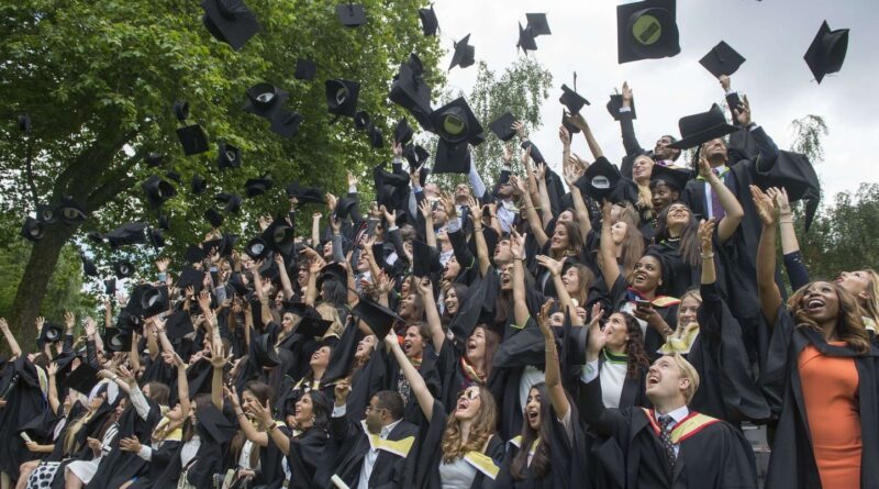 Le Royaume-Uni réintègre Erasmus : fin partielle du Brexit en éducation.