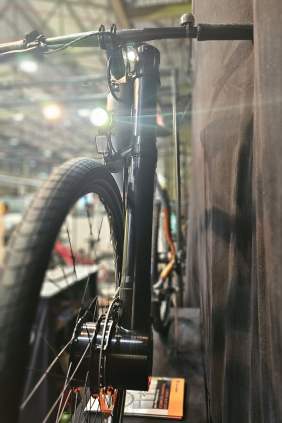Vélo électrique Electrolyte S4E fourche monobras batterie
