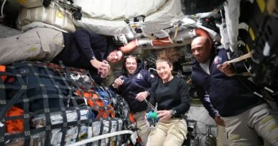 Les astronautes d’Artémis partent de l'orbite terrestre vers la Lune.