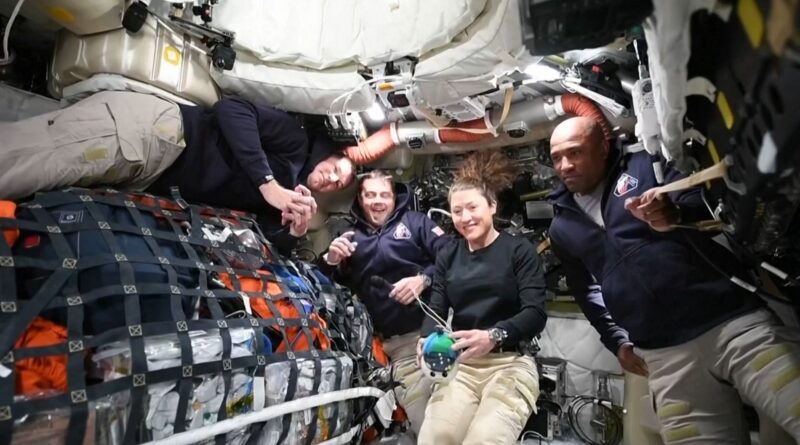 Les astronautes d’Artémis partent de l'orbite terrestre vers la Lune.