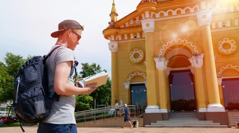 Les réseaux sociaux vont-ils précipiter la fin des guides touristiques ?