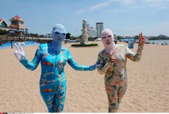 Les vêtements anti-UV, fiables et stylés, s'imposent en ville.