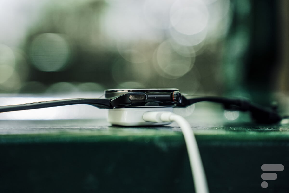 L'Oppo Watch X3 en charge
