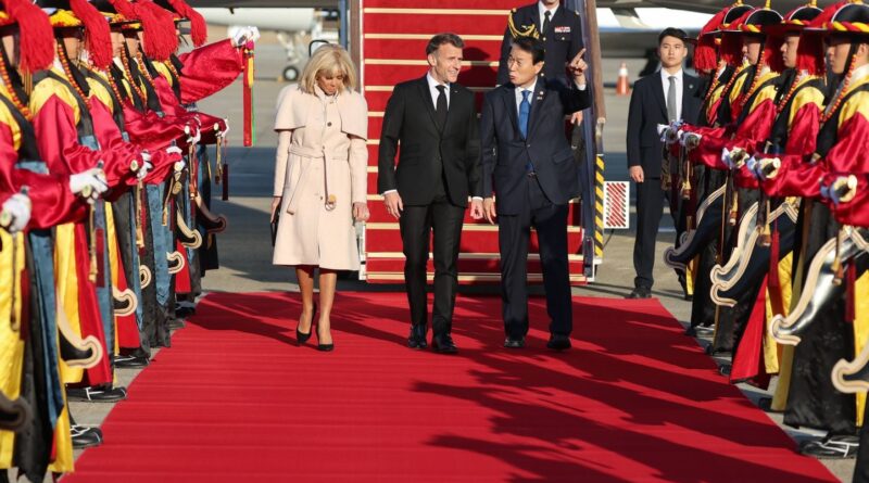 « Macron juge les propos de Trump ni élégants, ni à la hauteur »