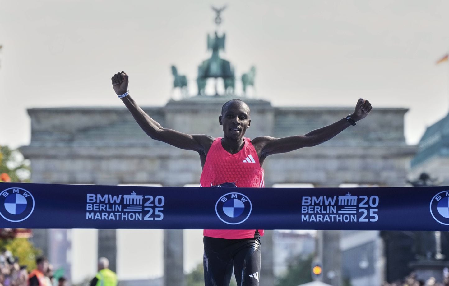 Marathon de Londres : Sabastian Sawe, premier homme sous 2 heures