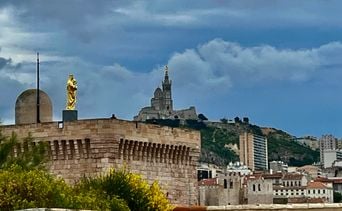 Marseille voit double : une nouvelle Bonne Mère au Vieux-Port