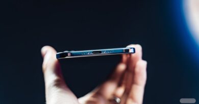 Motorola Signature ou iPhone Air : quel ultrafin choisir ?