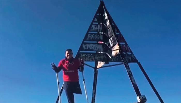 Nabil Gayl, athlète défiant le handicap, réalise un exploit sportif.