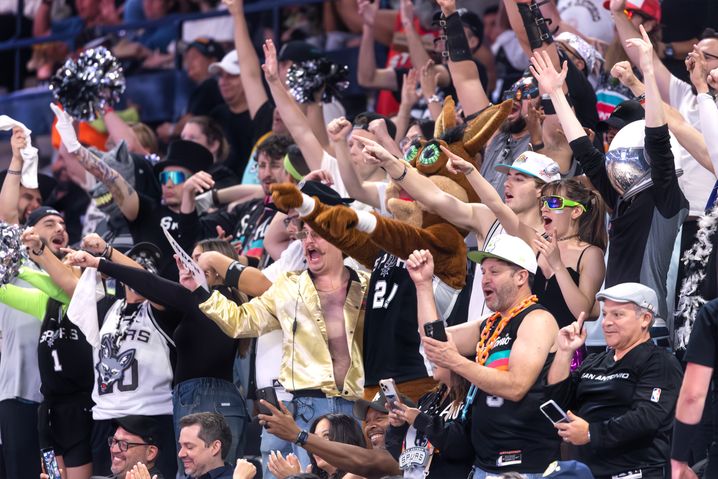 Les Jackals soutiennent de manière atypique les Spurs cette saison.