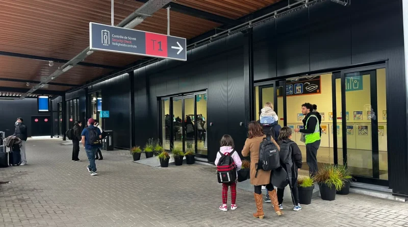 Nouvelle infrastructure pour réduire les files d'attente à l'aéroport de Charleroi.