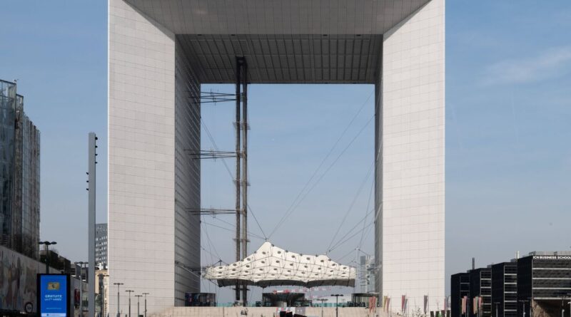 Paris : Exposition sur les souterrains secrets de La Défense