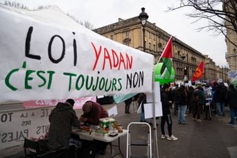 Paris : Plusieurs centaines de manifestants s'opposent au projet de loi Yadan sur l'antisémitisme
