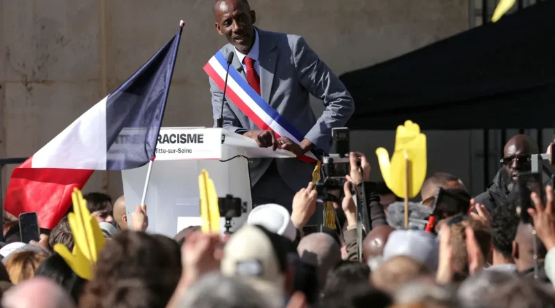 Plusieurs milliers de personnes ne manifestent pas contre le racisme près de Paris.