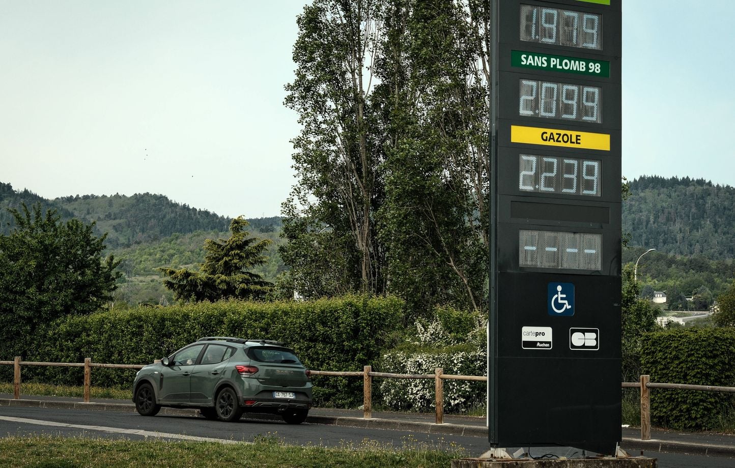 Prix des carburants : le gouvernement ne cesse d'explorer des solutions.