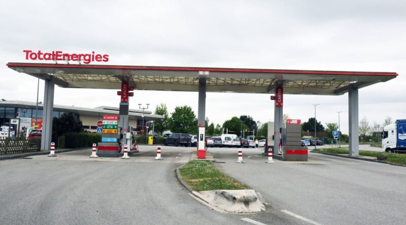 Prix des carburants : TotalEnergies maintiendra les plafonds « tant que la crise durera »