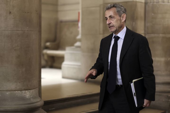 L'ancien président français Nicolas Sarkozy est jugé en appel pour avoir cherché à financer la Libye pour ses élections de 2007