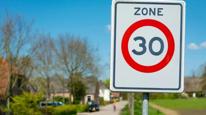 QRÂ : Avantages et inconvénients d'une ville à 30Â km/hÂ ?