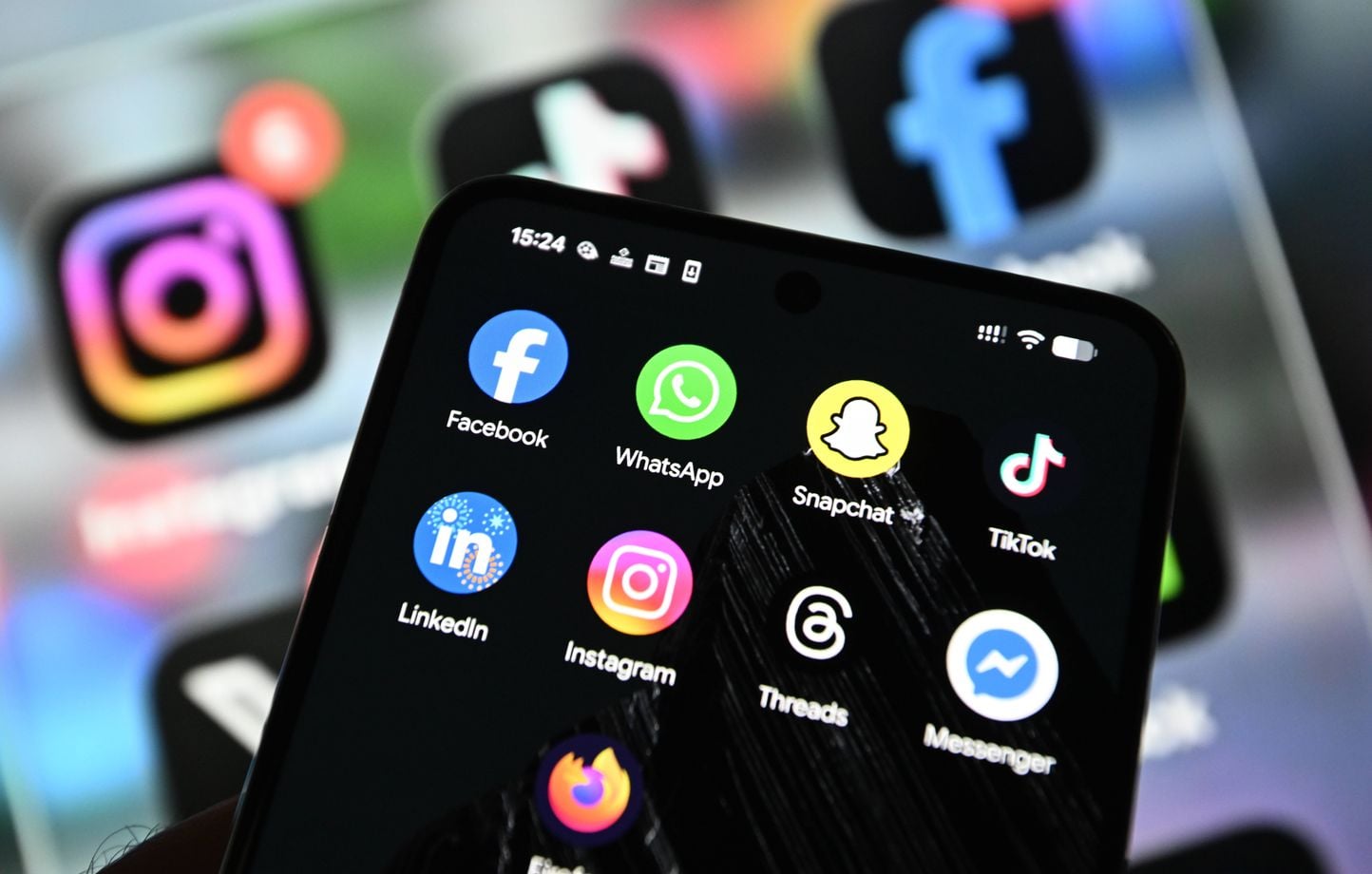 Réseaux sociaux : L'interdiction des adolescents australiens n'a pas eu d'effet significatif.