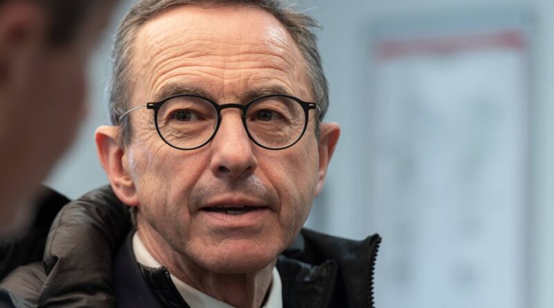 Retailleau qualifie Le Pen de « girouette » après Zemmour.